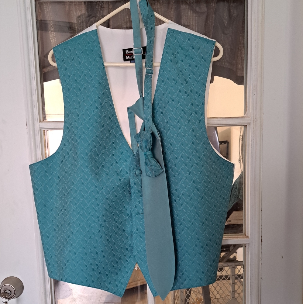 Men's vest w/necktie and bow tie